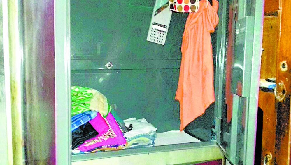 Thieves cross seven million goods