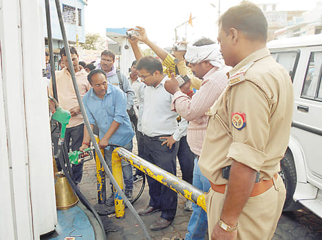 Team raid in petrol pumps, not found chip
