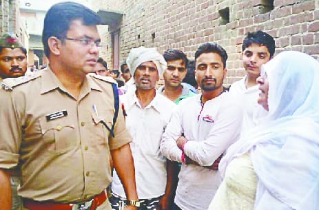 biwi aur saali ke haath kate