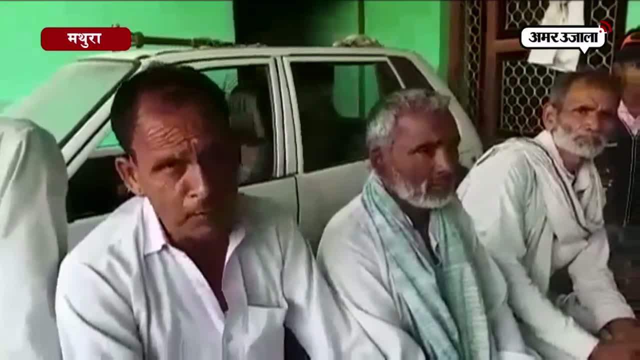 मथुरा में पंचायत ने लड़कियों को घर से बाहर फोन पर बात करने पर लगाया प्रतिबंध 