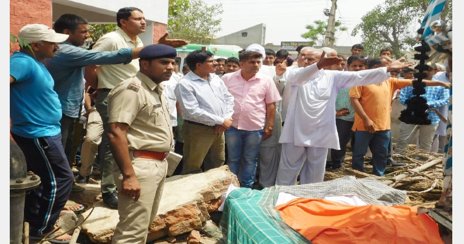 Youngster loaded loader, death during treatment
