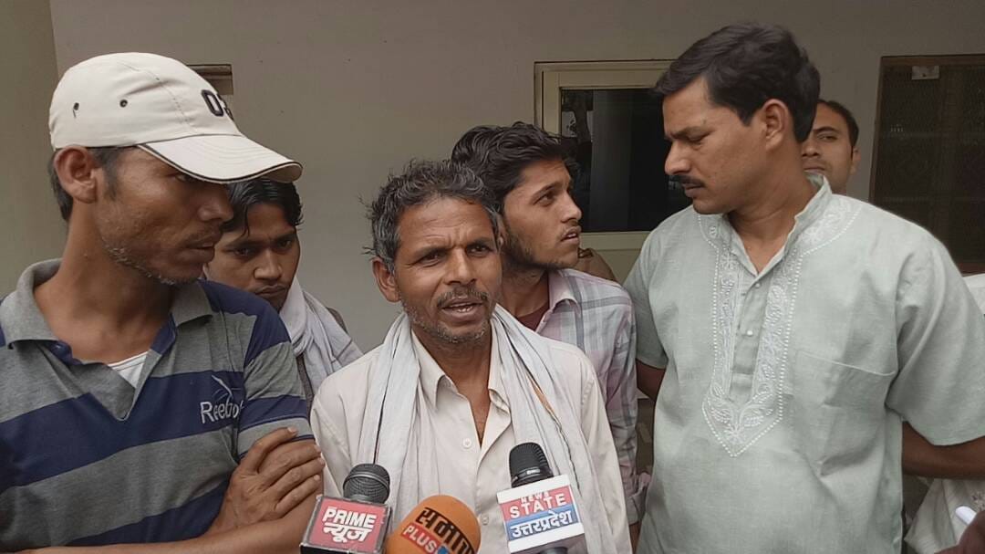 man reached inspector general office for doing suicide in agra