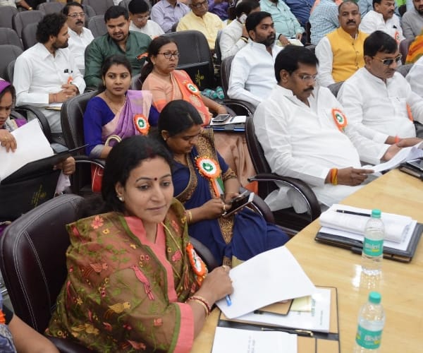chief minister adityanath addressed to party leaders in UP assembly.