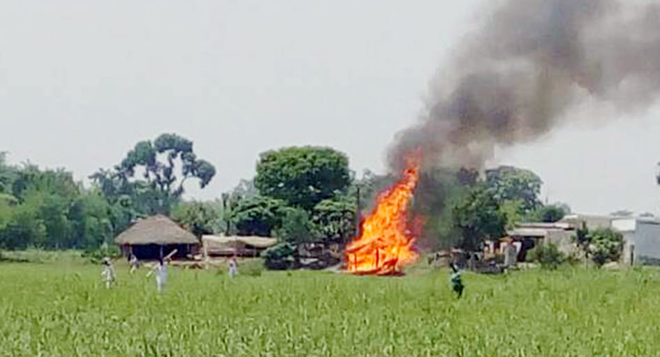 The villagers' attack on the forest department's team, stone-throwing