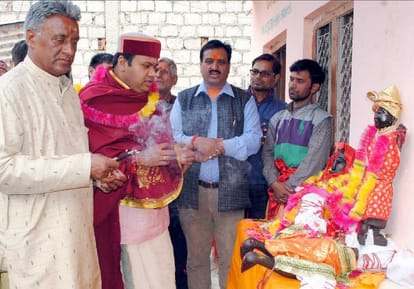 rawal of badrinath temple in garud mela 