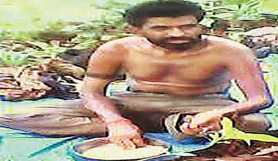 dacoits sticks roti on stones here 