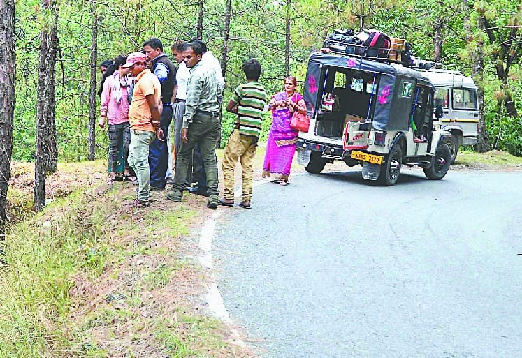 Bike collapses, youth dies