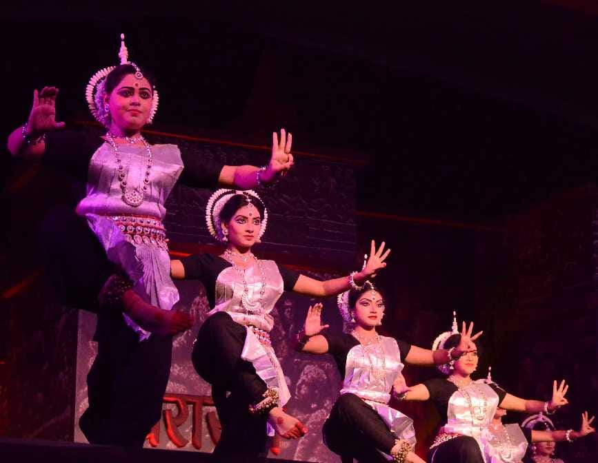 dona ganguly presented odissi dance in virasat