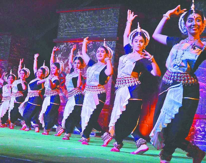 dona ganguly presented odissi dance in virasat