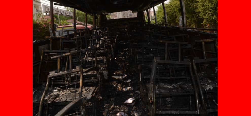fire in school bus, teacher presence of mind saved 45 kids life