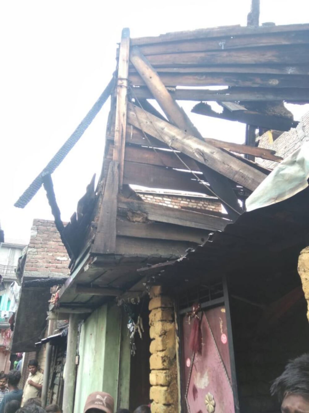 house caught fire in dehradun near police station