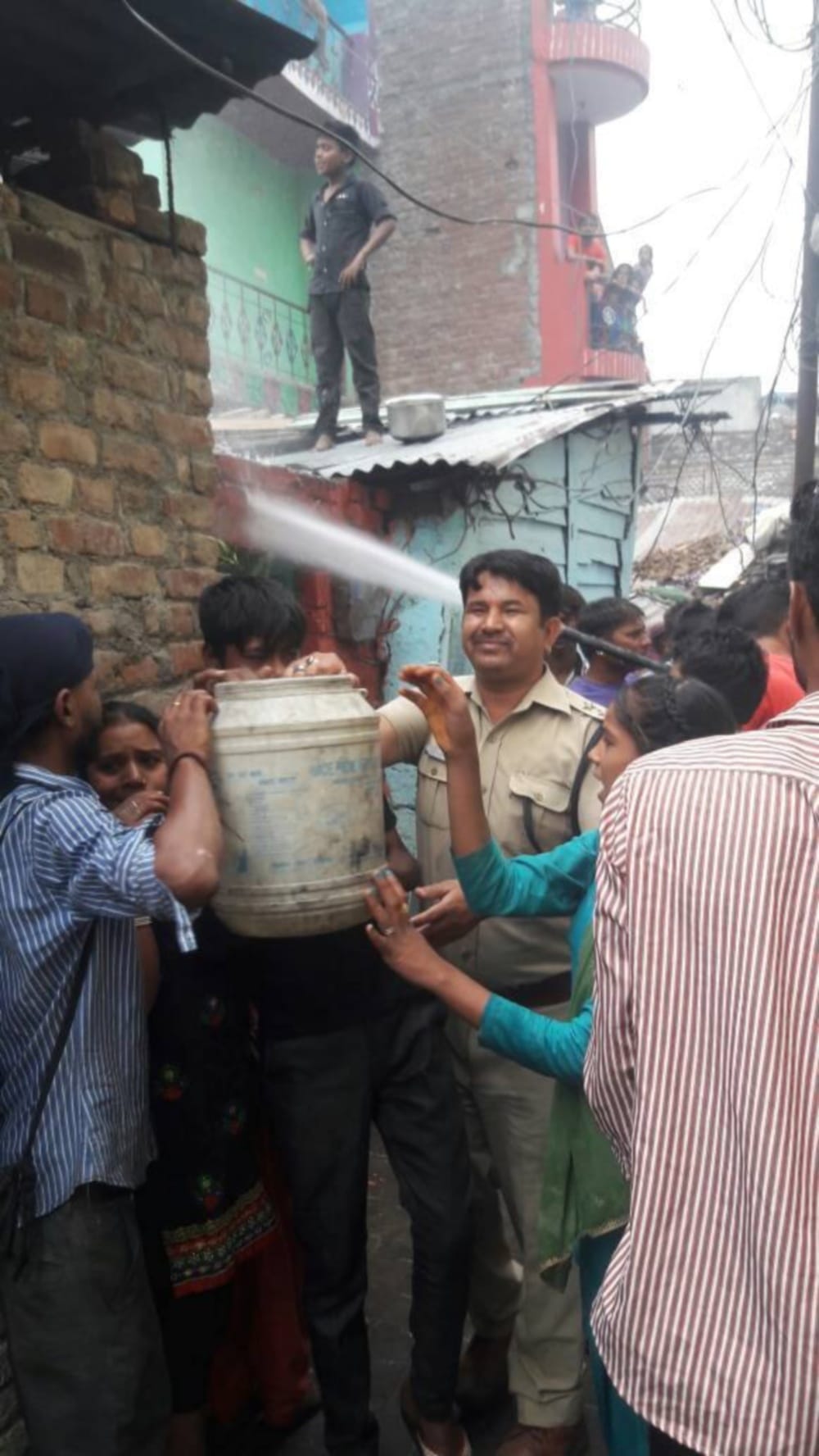 house caught fire in dehradun near police station