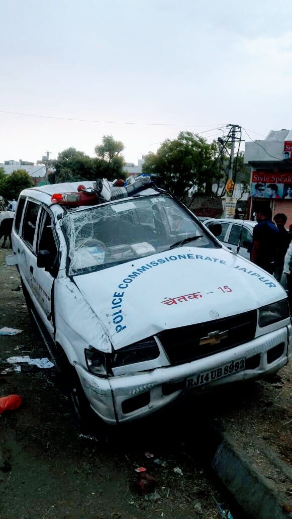 In a road accident a police constable dies, three injured in jaipur
