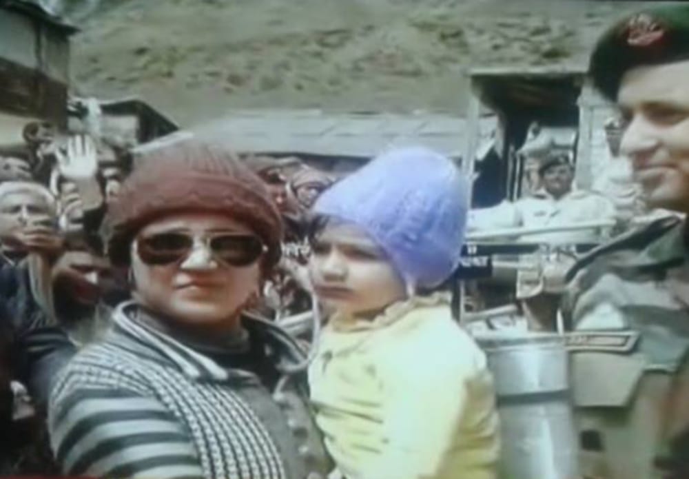 PM Modi talked with a little girl in kedarnath