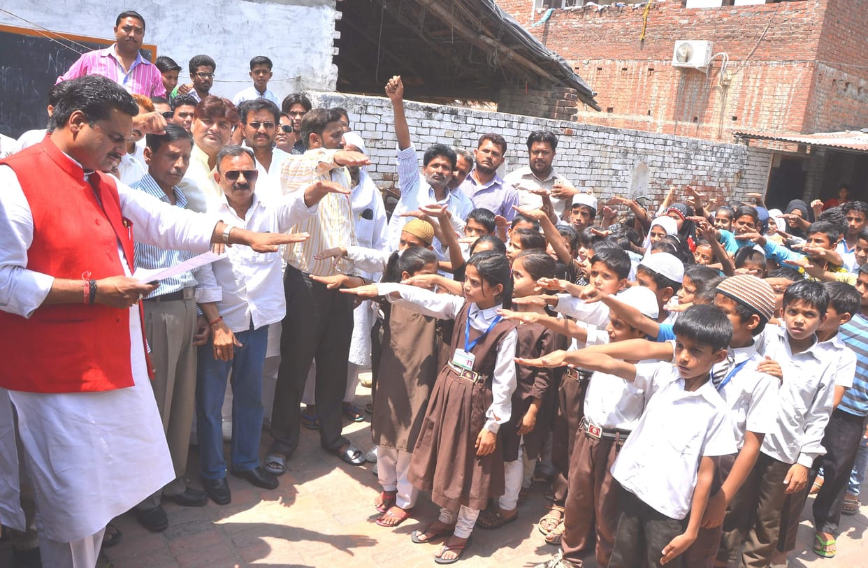 students sing vandemataram in madarasa
