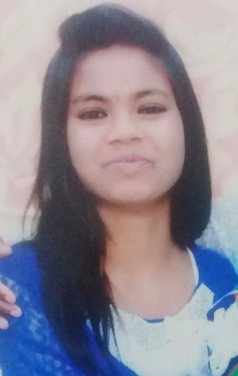 Lover couple body found hanging on the tree.
