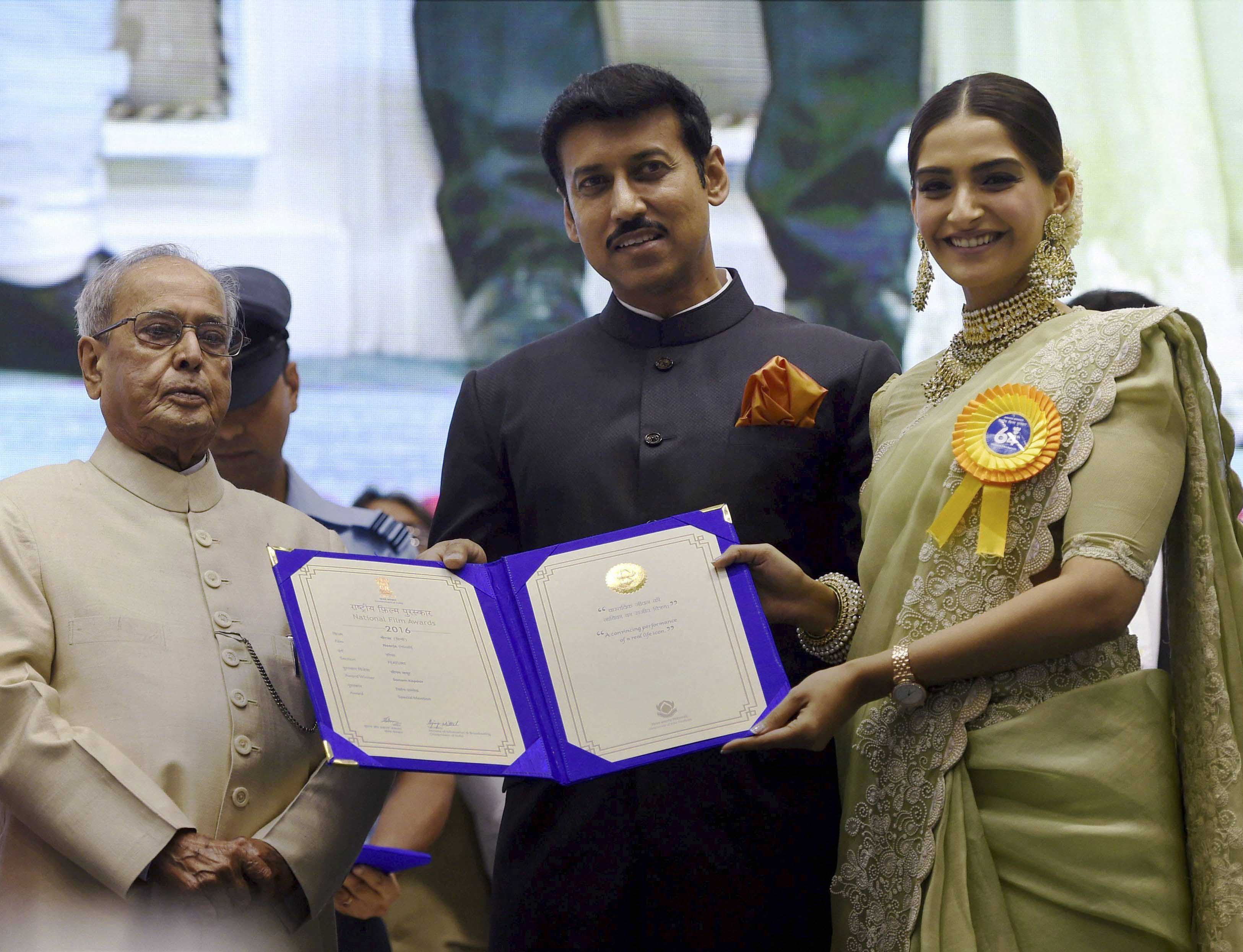 President Pranab Mukherjee presents 64th National Film Awards