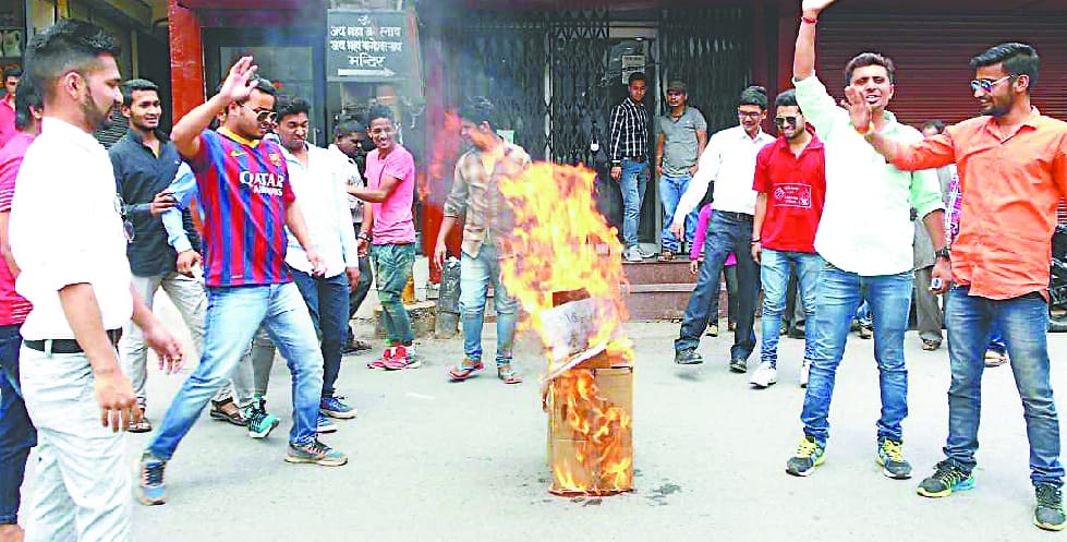 ABVP burnt Pakistan's effigy