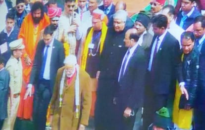PM Modi reached uttarakhand for kedarnath Temple‬‬