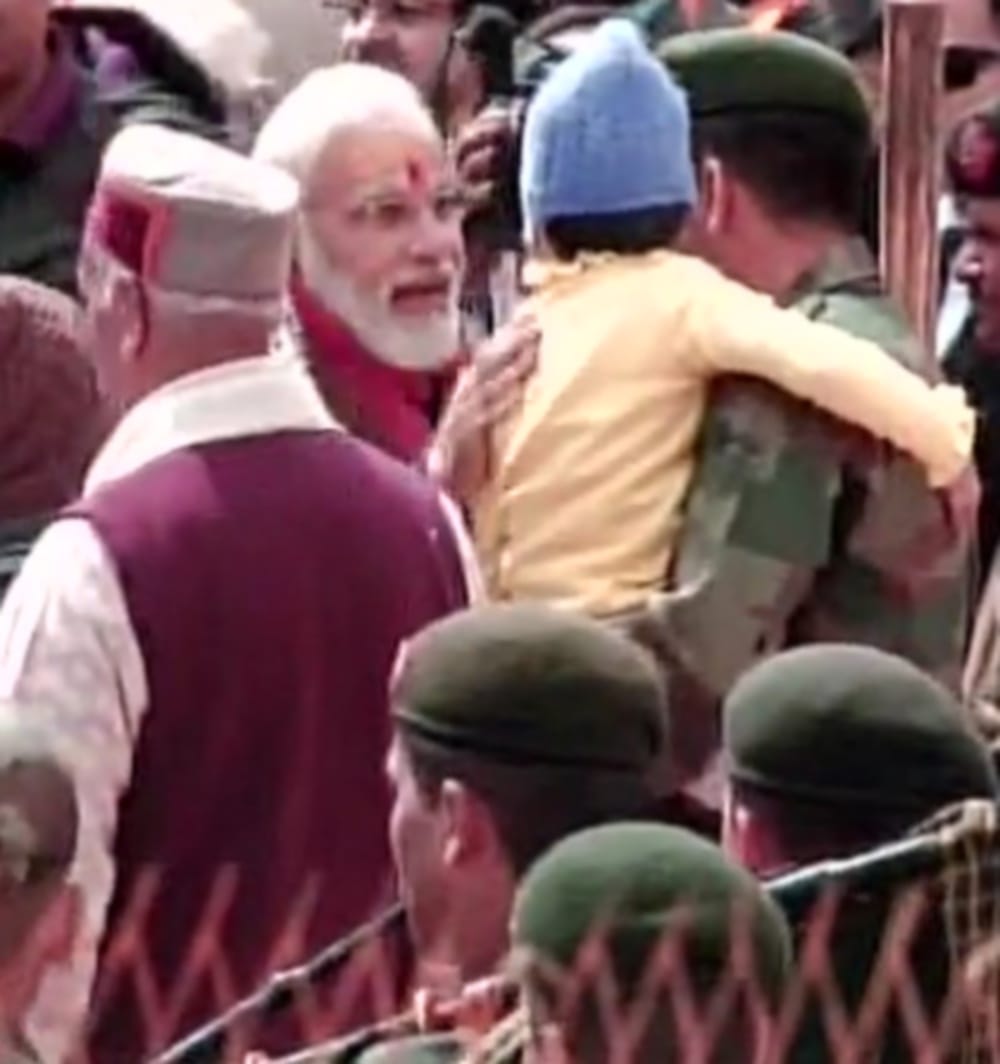 PM Modi talked with a little girl in kedarnath