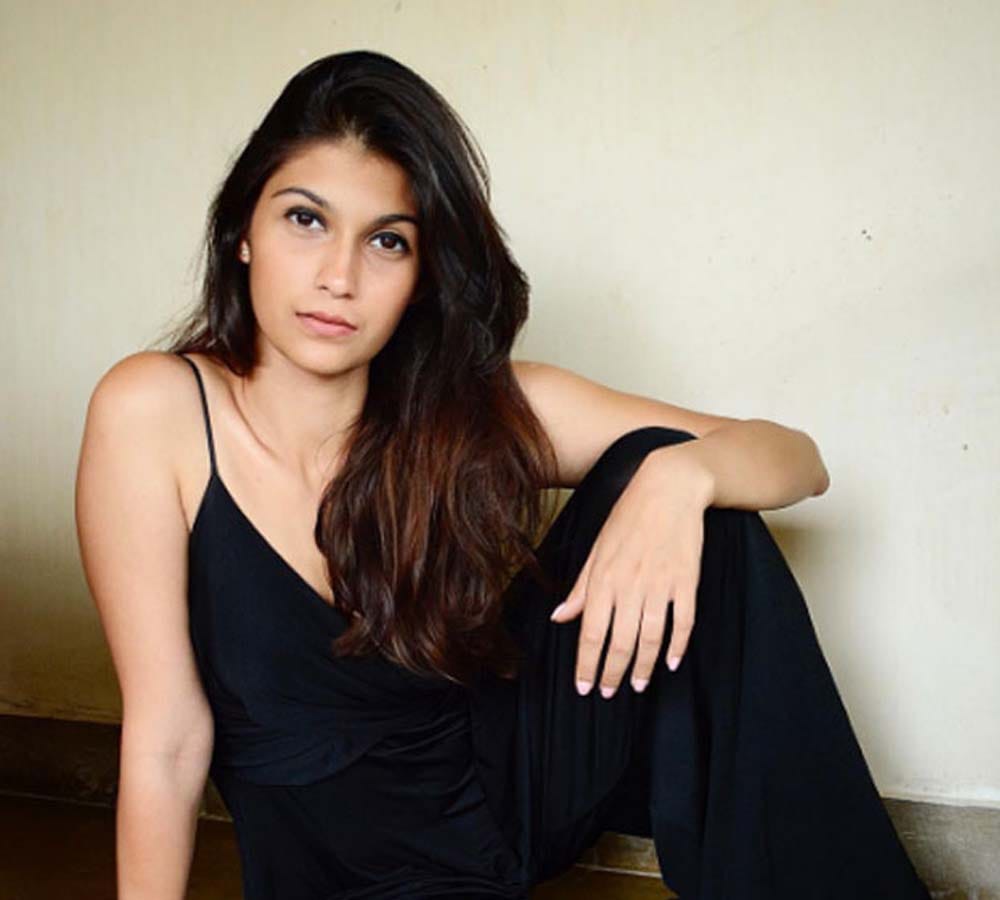 Deepak Tijori's daughter Samara Tijori's bold act in short film 'Grand Plan', Sara and Jhanvi