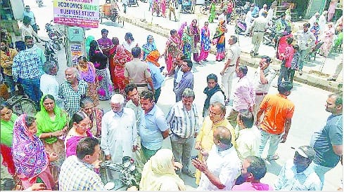 Agrasen colony sirsa, protest on road, sirsa