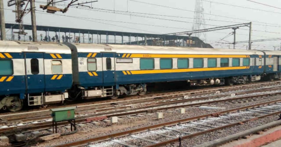 indian railway luxury train tejas express, services and profile like a plane