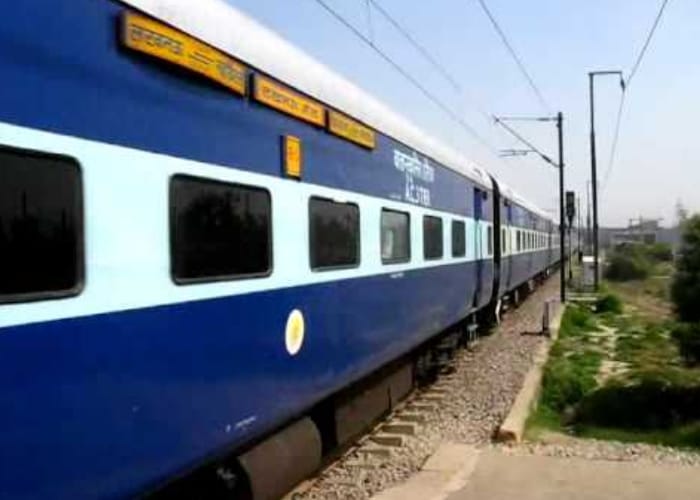 three special train to be moved for delhi