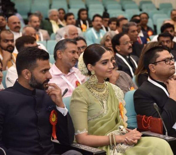 sonam and akshay receive their first national award
