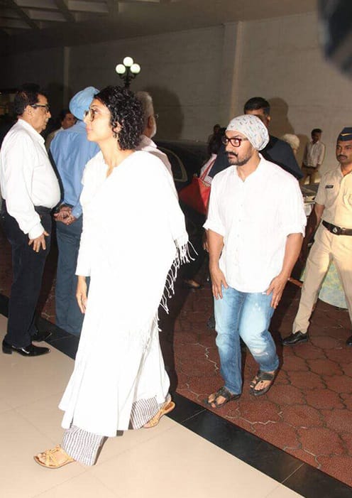 prayer meet of vinod khanna organized at verley in mumbai