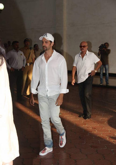 prayer meet of vinod khanna organized at verley in mumbai