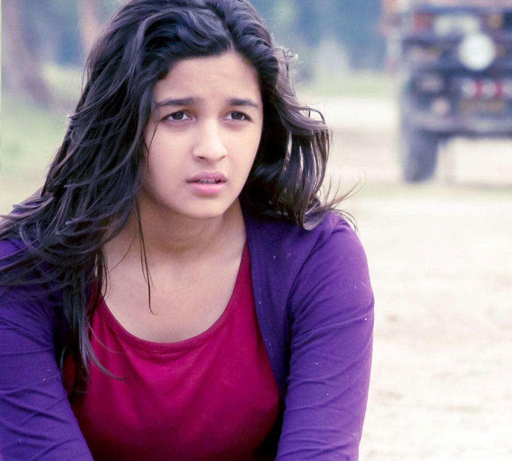 Alia Bhatt Have An Angry Encounter With Fans At The Gym