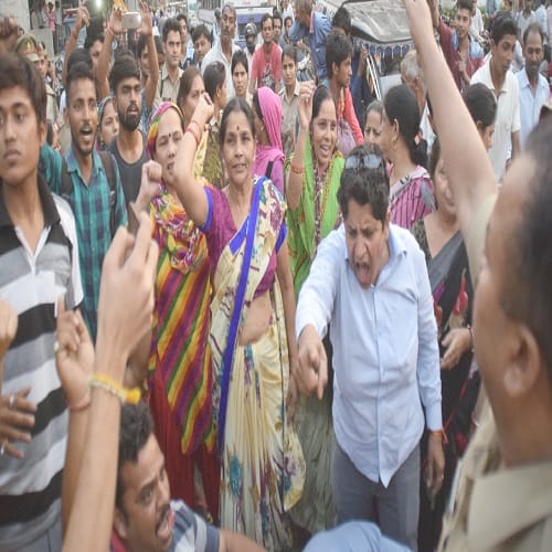 Women spoke on contracts, shot in bottles of liquor bottles, view photos