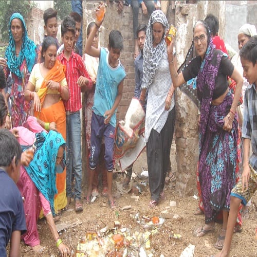 Women spoke on contracts, shot in bottles of liquor bottles, view photos