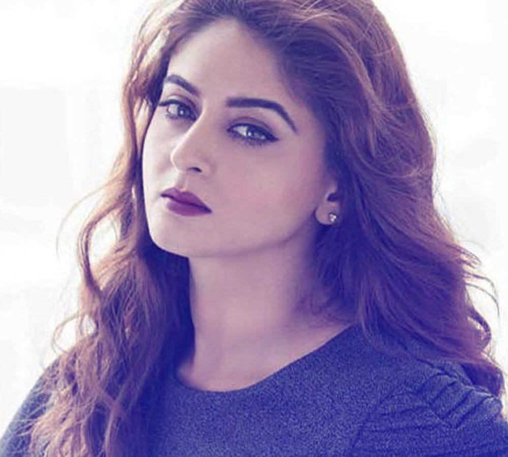 mahi vij slapped a man in mumbai night club