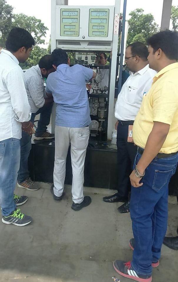 Three raid on three petrol pumps found in Ghatauli
