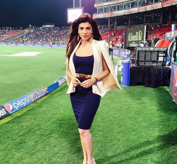 Virat Kohli was looking at the cue card says Archana Vijaya on viral picture