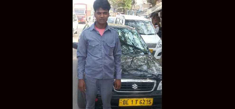 auto driver returned bag of eight lakhs in delhi