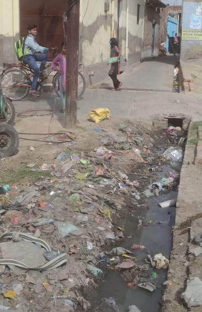  lucknow is on 269th place in cleanliness.
