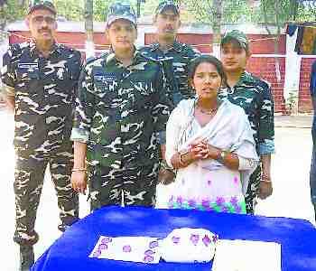 Arrested woman trafficker with 2 kg opium