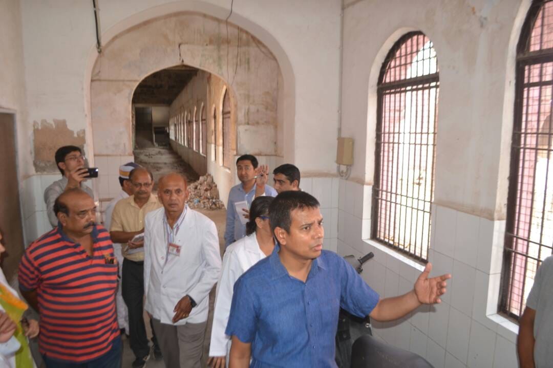 dm agra reached lady loyal hospital for inspection