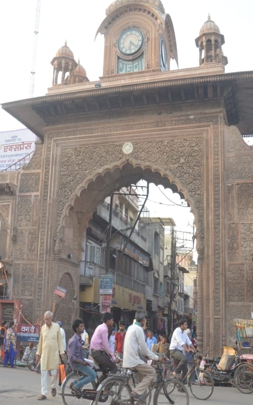officers accepting why mathura have failed in clean city campaign