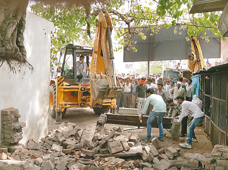 JCB of Garibi Palika on encroachment