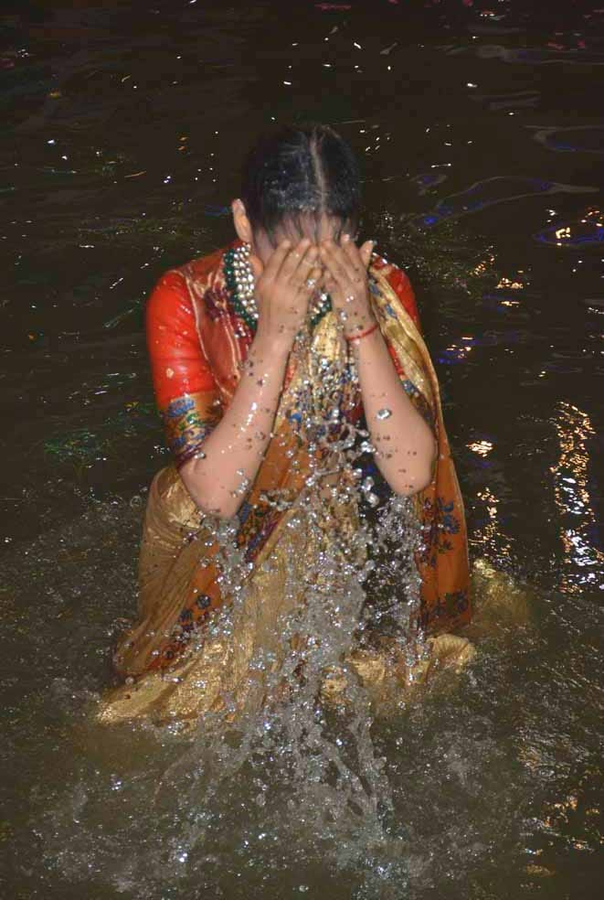 kangna ranaut holy deep into ganga and praised