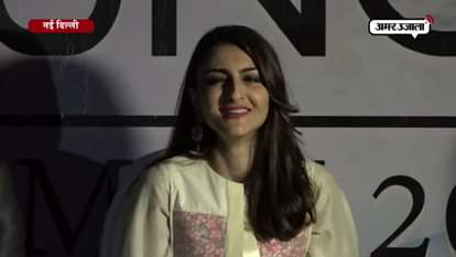 Soha ali khan ignores the question regarding Fraud Arm License case