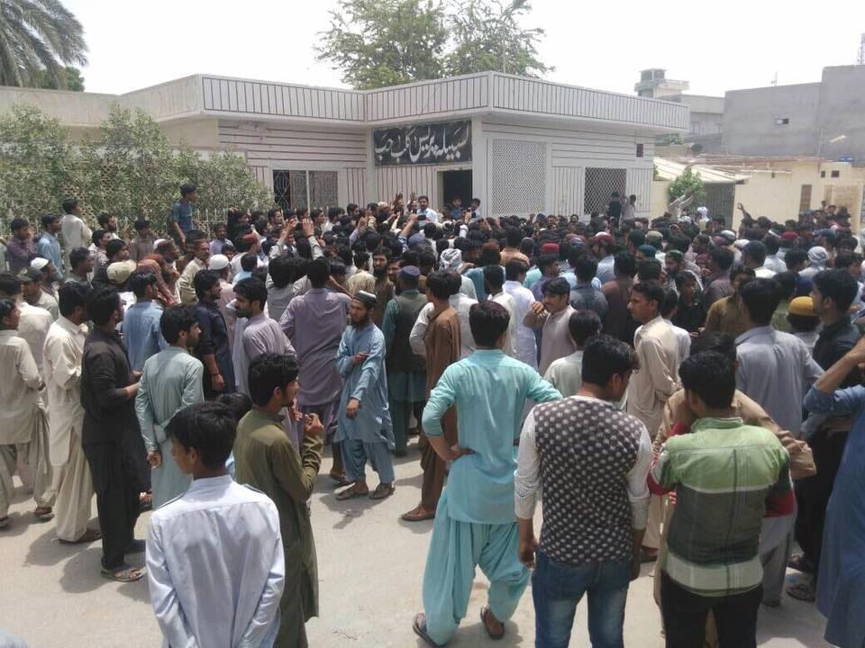 A Hindu man in Pakistan arrested for allegedly sending blasphemous contents through WhatsApp