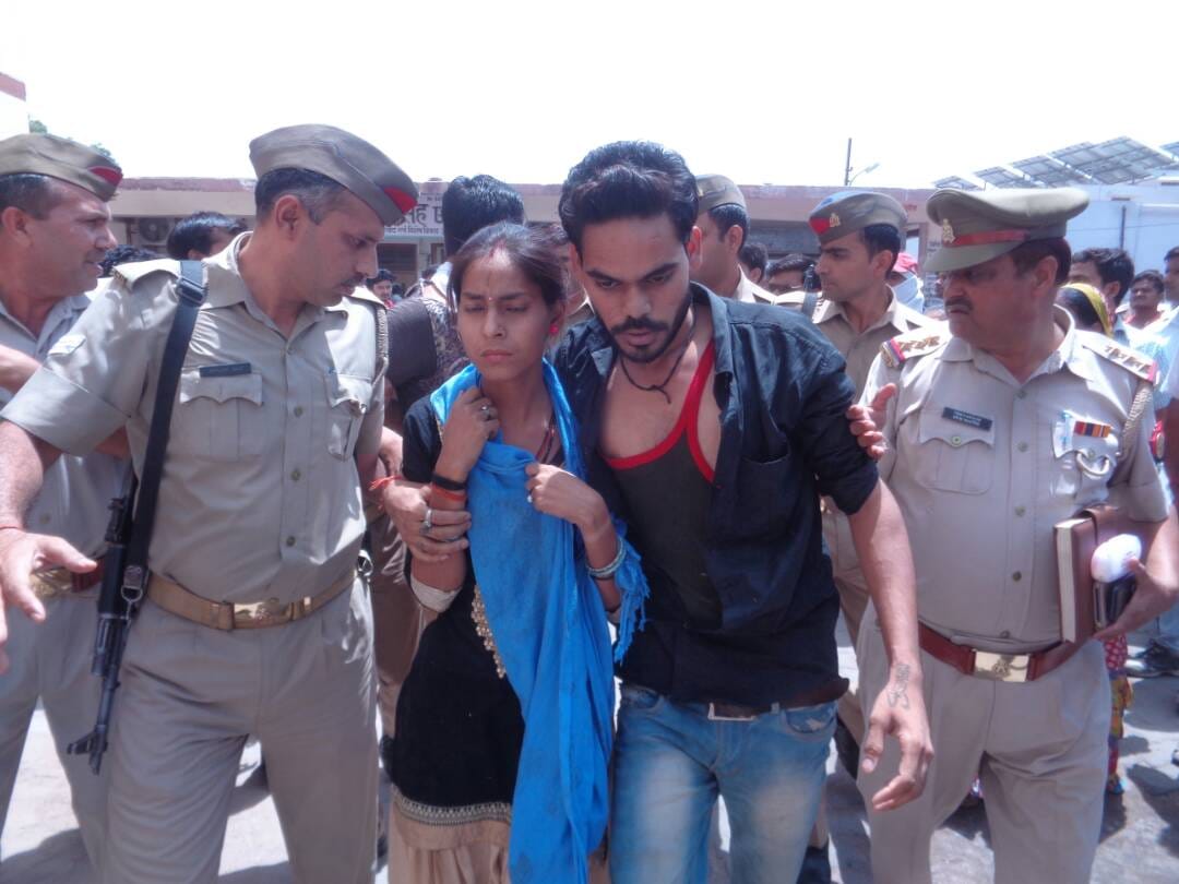 attack on love couples at collectr office in agra