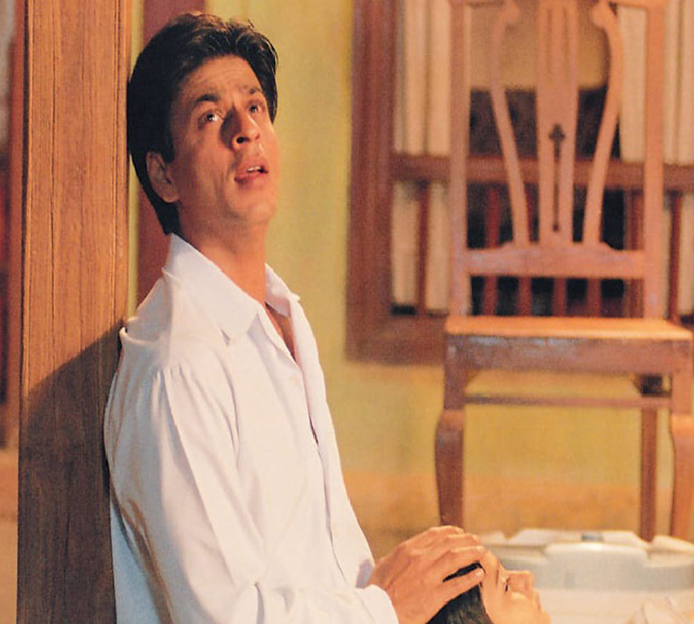 When Shah Rukh Khan spent a night at railway station for Gauri Khan