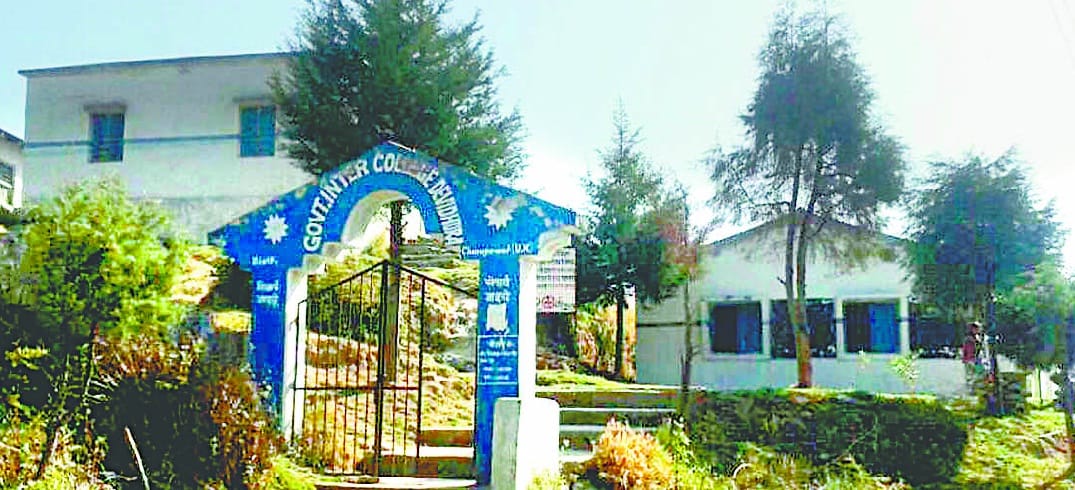 12 students of Inter-University in Devidhara