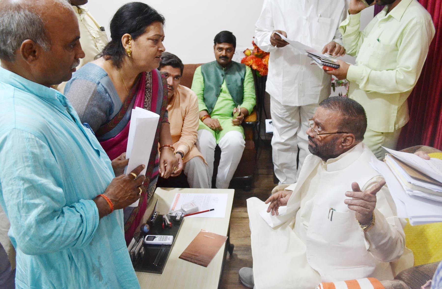 scene of janta darshan in up cm house 